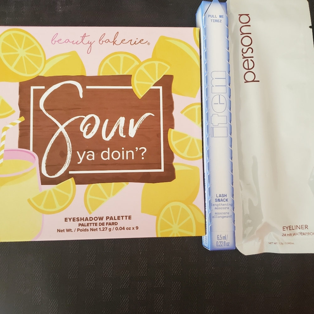Eyeshadow palette plus black mascara and eyeliner by Beauty Bakerie, Item and Pe